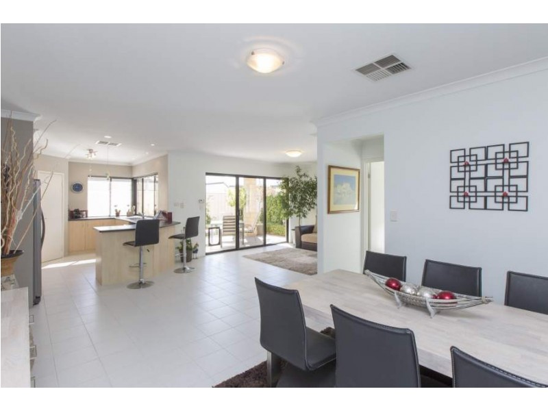 26 Hursthill St, Madeley WA 6065