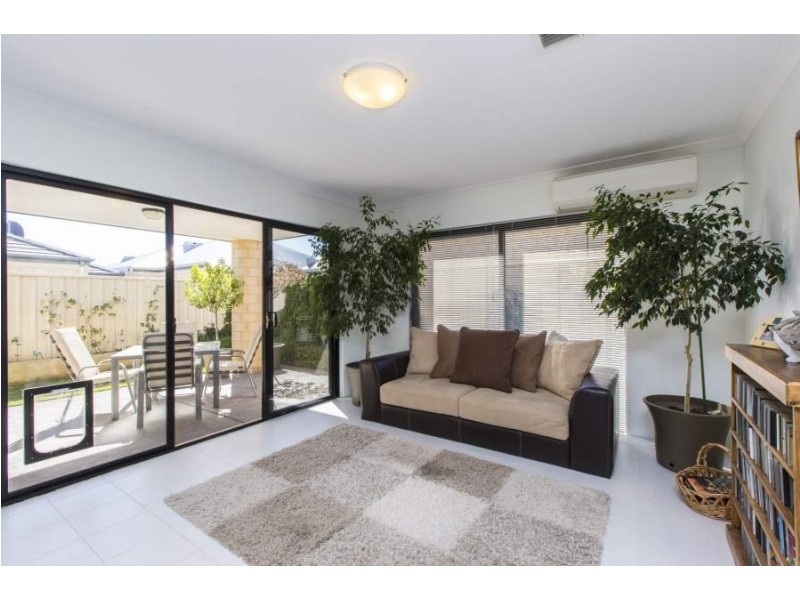 26 Hursthill St, Madeley WA 6065