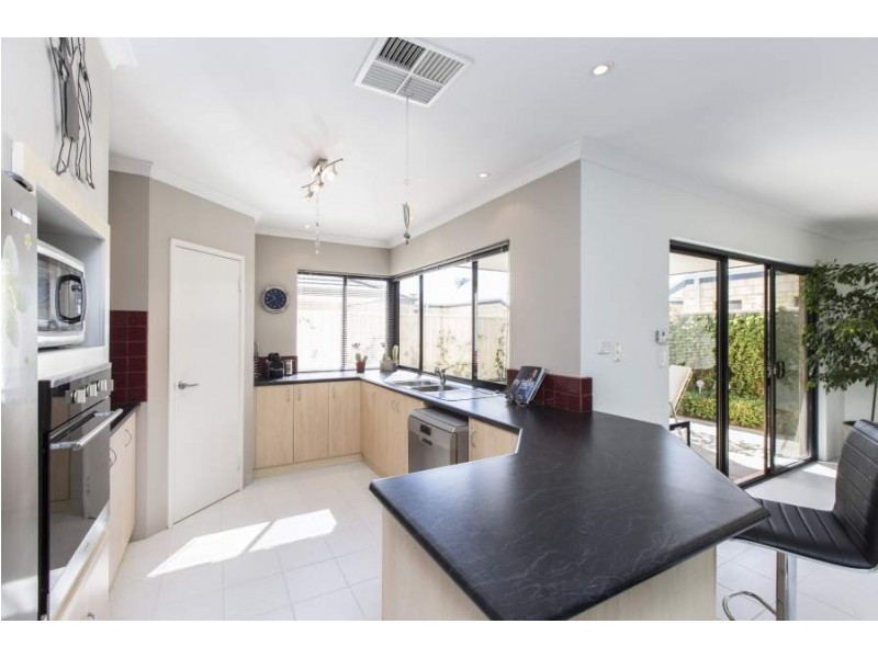 26 Hursthill St, Madeley WA 6065