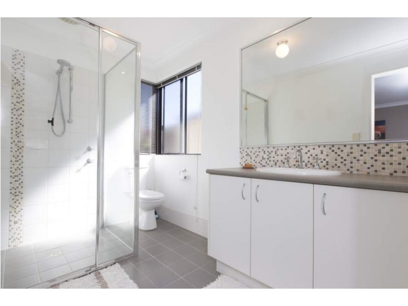 26 Hursthill St, Madeley WA 6065