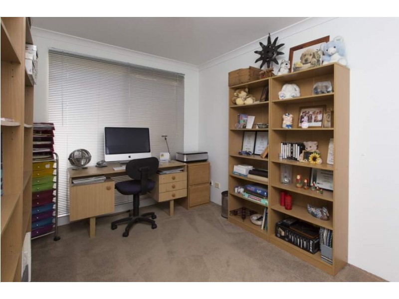 26 Hursthill St, Madeley WA 6065