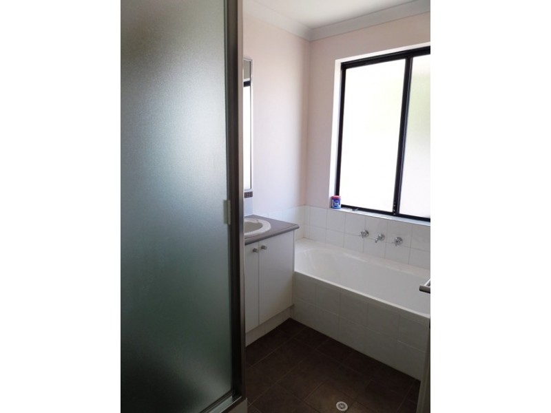 39 VIRIDIAN DRIVE, Banksia Grove WA 6031