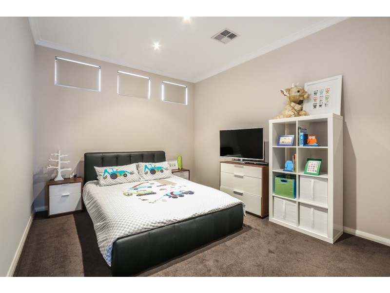 12 Castanet Dve, Madeley WA 6065