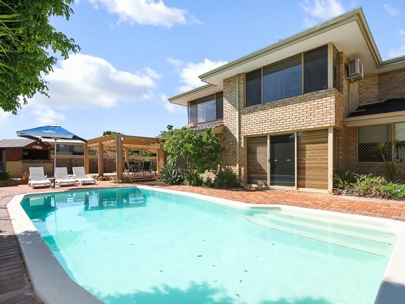 2 Stewart Court, Kallaroo WA 6025