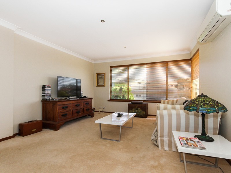 2 Stewart Court, Kallaroo WA 6025
