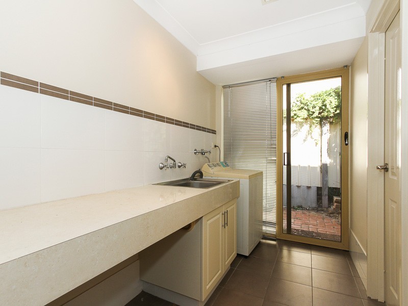 2 Stewart Court, Kallaroo WA 6025