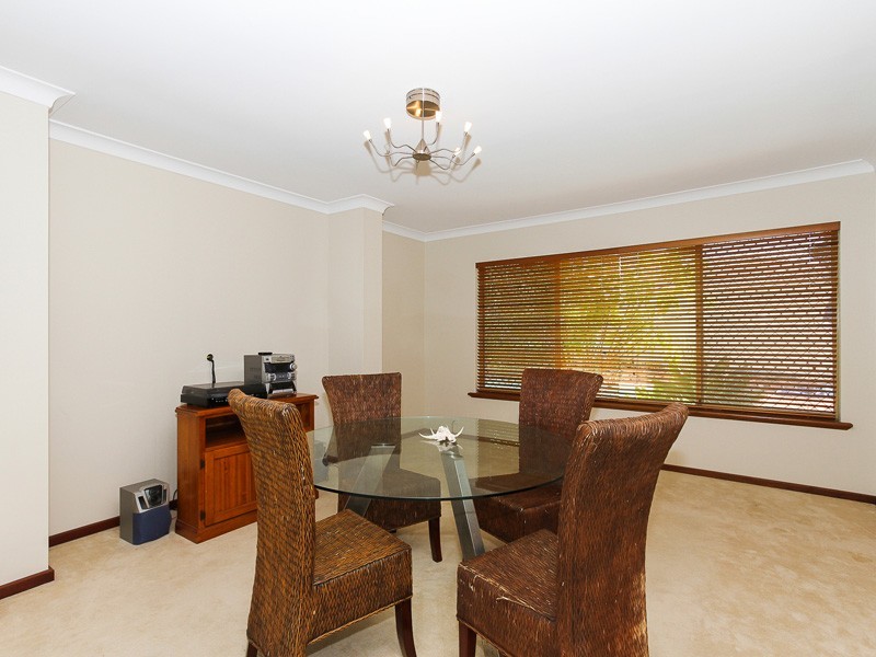2 Stewart Court, Kallaroo WA 6025