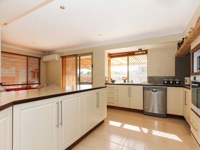 2 Stewart Court, Kallaroo WA 6025