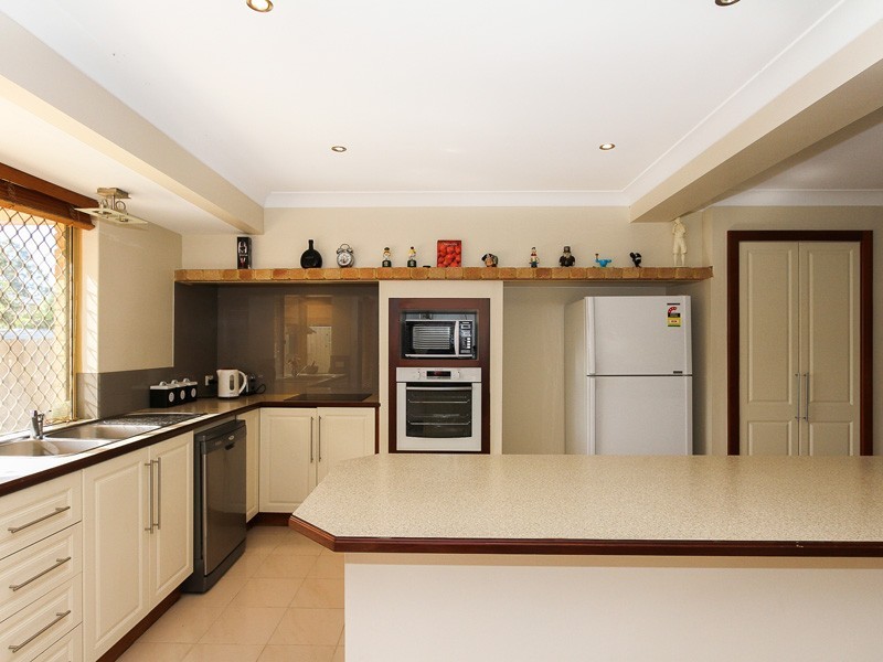 2 Stewart Court, Kallaroo WA 6025