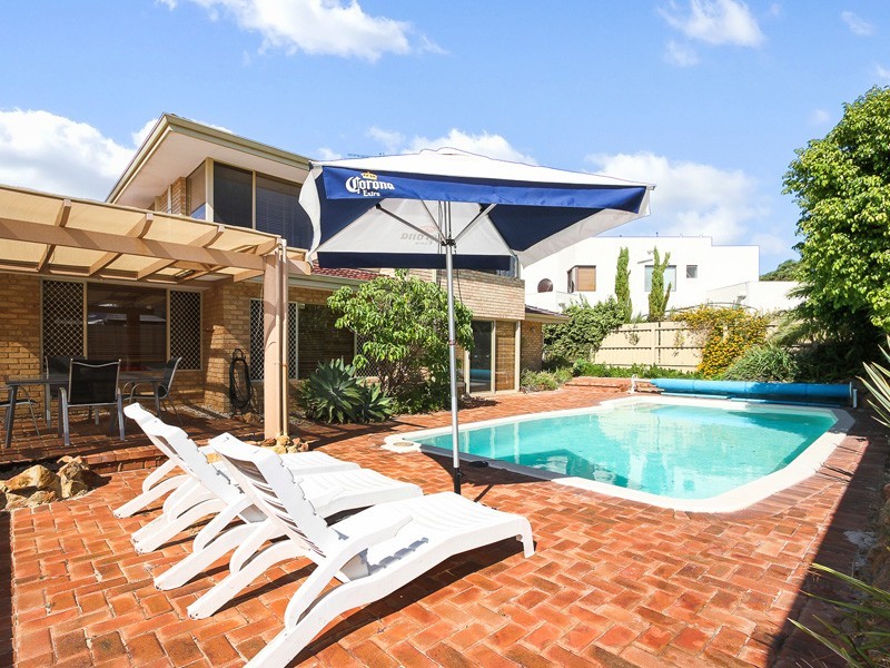 2 Stewart Court, Kallaroo WA 6025
