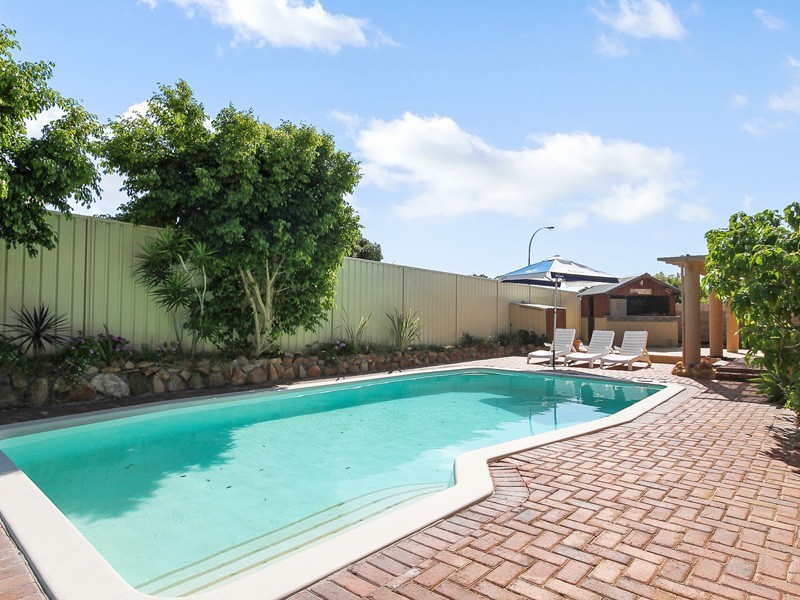 2 Stewart Court, Kallaroo WA 6025