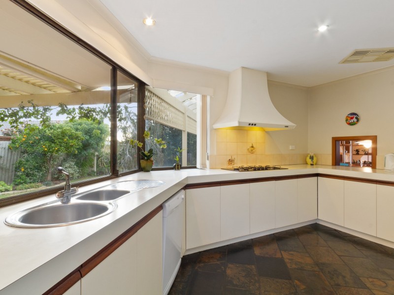 8 MacMillan Rise, Duncraig WA 6023