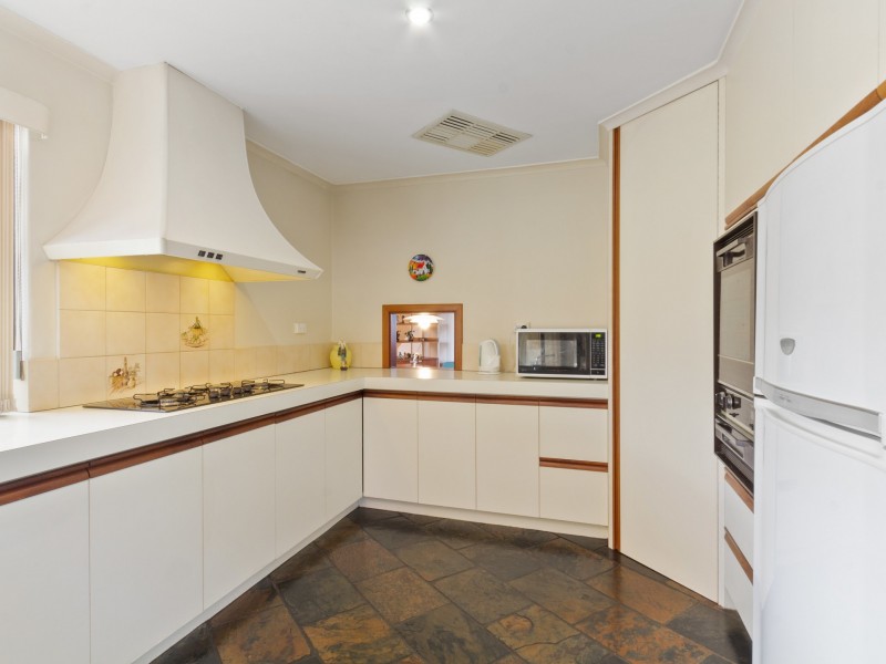 8 MacMillan Rise, Duncraig WA 6023