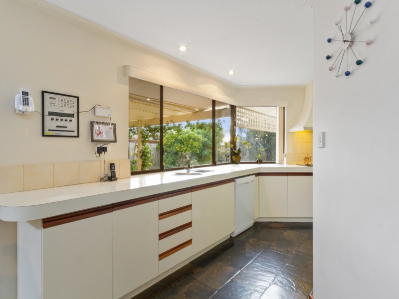 8 MacMillan Rise, Duncraig WA 6023