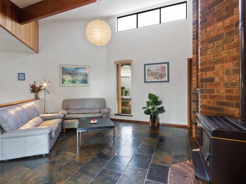 8 MacMillan Rise, Duncraig WA 6023