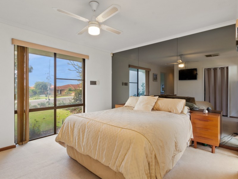 8 MacMillan Rise, Duncraig WA 6023