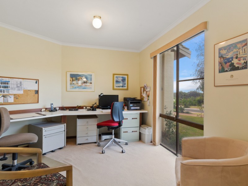 8 MacMillan Rise, Duncraig WA 6023