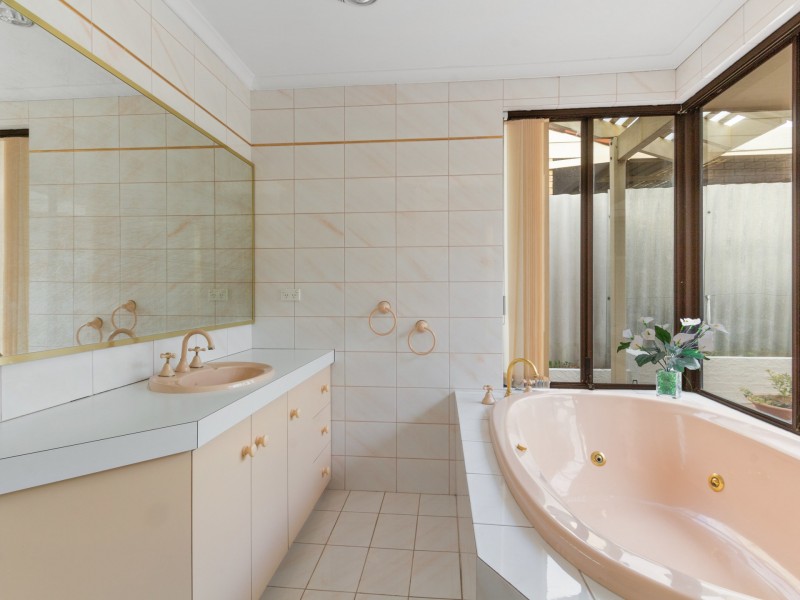 8 MacMillan Rise, Duncraig WA 6023