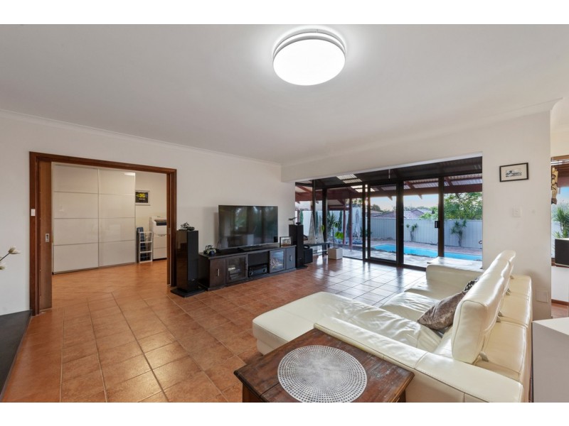 15 Stott Way, Duncraig WA 6023