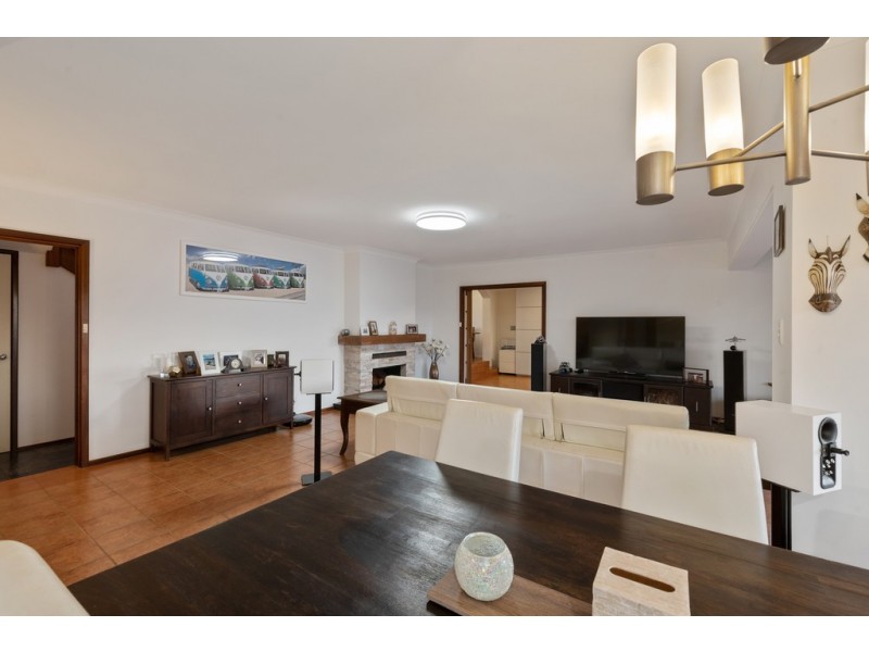 15 Stott Way, Duncraig WA 6023