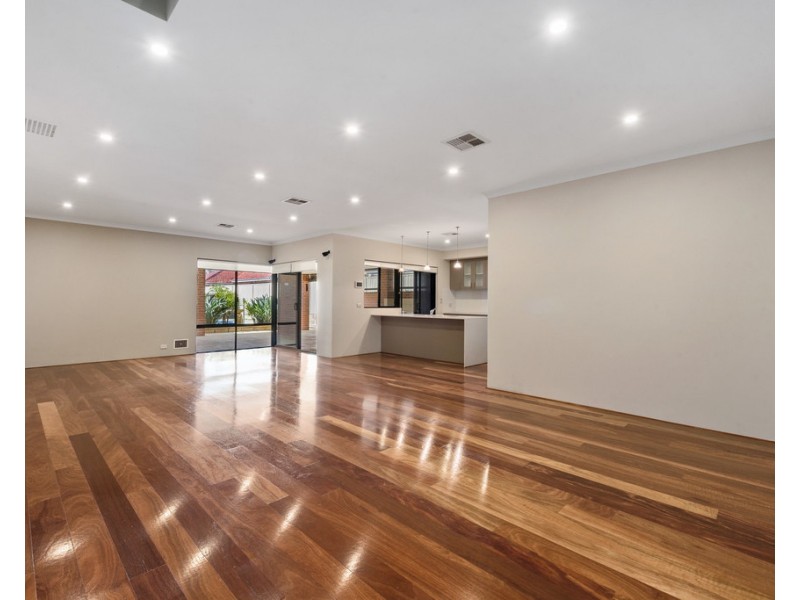 18 Cheltondale Drive, Madeley WA 6065