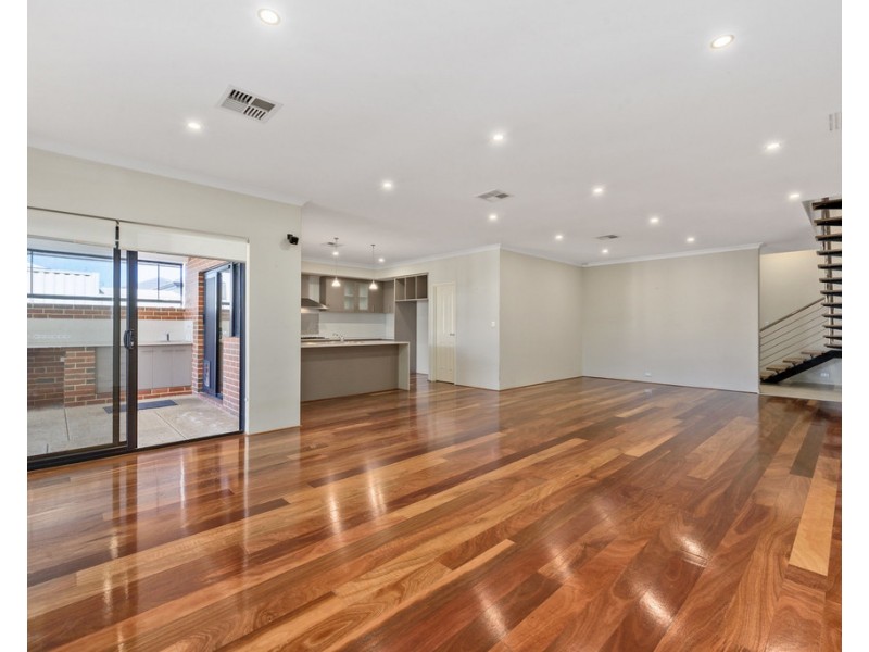 18 Cheltondale Drive, Madeley WA 6065