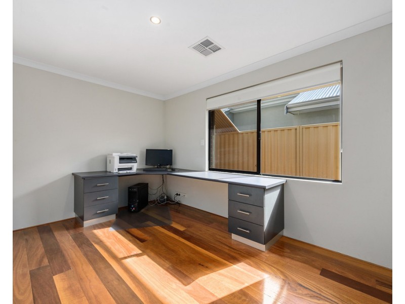 18 Cheltondale Drive, Madeley WA 6065