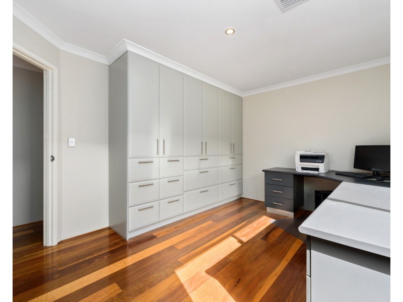 18 Cheltondale Drive, Madeley WA 6065