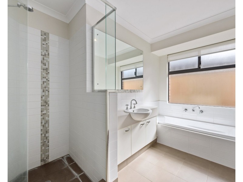 18 Cheltondale Drive, Madeley WA 6065