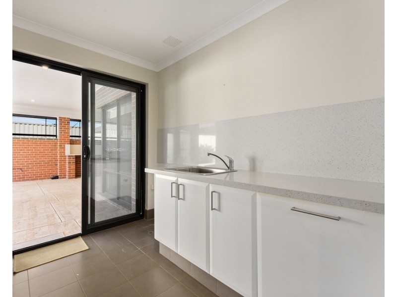 18 Cheltondale Drive, Madeley WA 6065