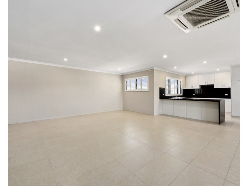 18 Cheltondale Drive, Madeley WA 6065