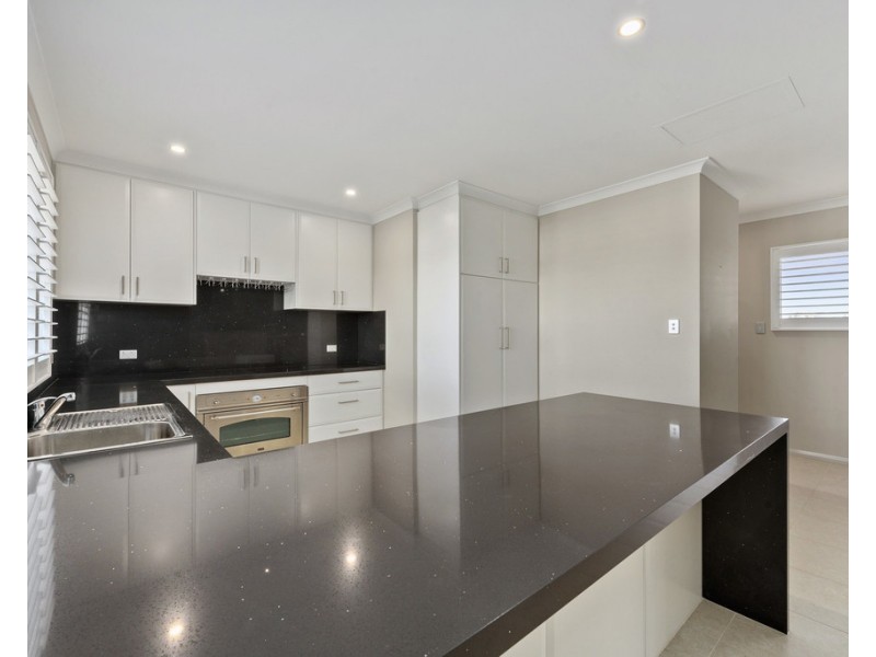 18 Cheltondale Drive, Madeley WA 6065