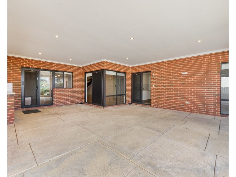 18 Cheltondale Drive, Madeley WA 6065