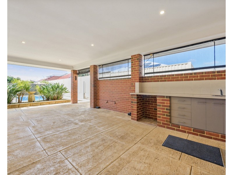 18 Cheltondale Drive, Madeley WA 6065