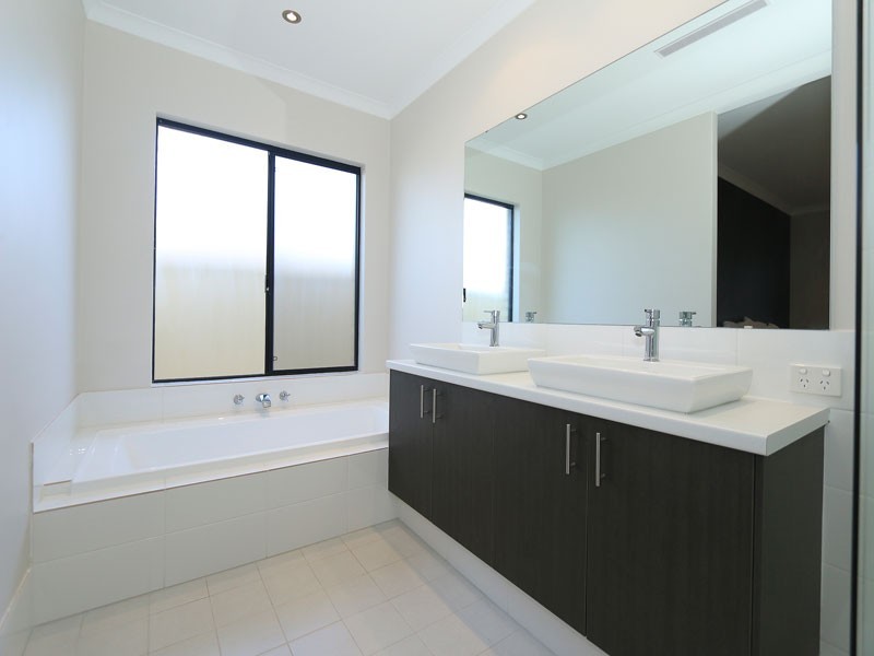 6 Bryanston Pass, Madeley WA 6065