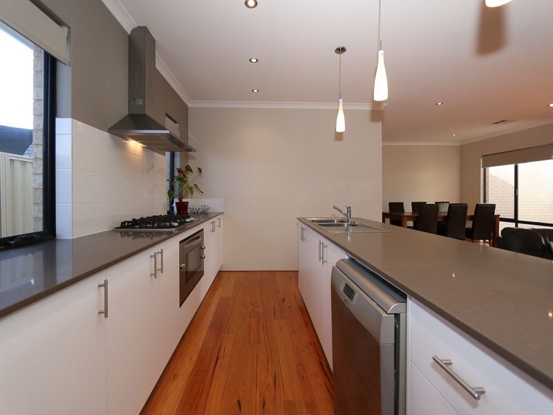 6 Bryanston Pass, Madeley WA 6065