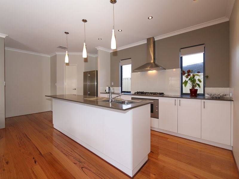 6 Bryanston Pass, Madeley WA 6065