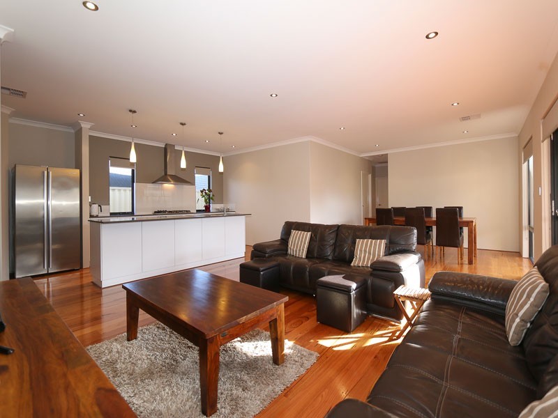 6 Bryanston Pass, Madeley WA 6065