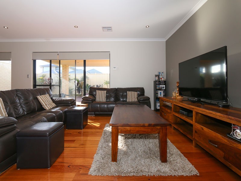 6 Bryanston Pass, Madeley WA 6065