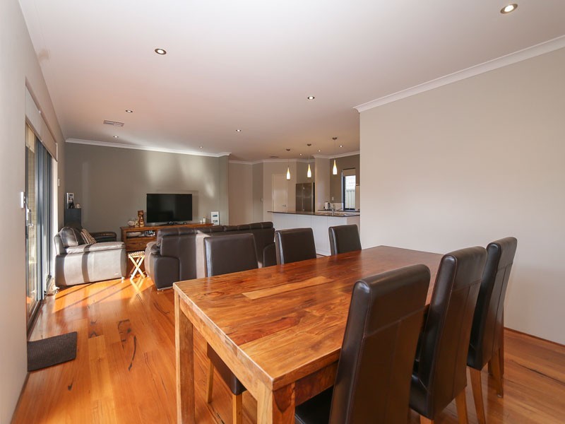 6 Bryanston Pass, Madeley WA 6065