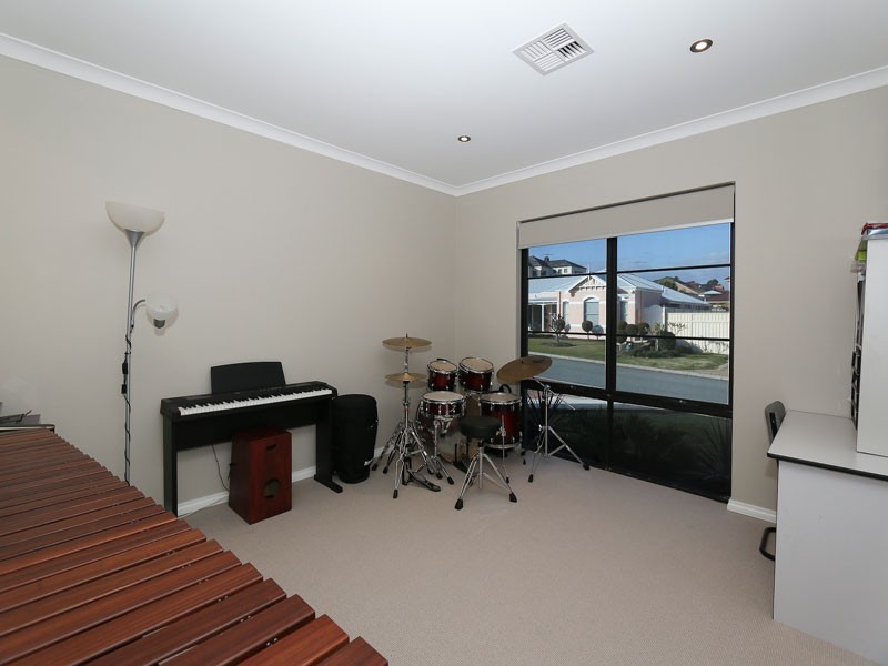 6 Bryanston Pass, Madeley WA 6065