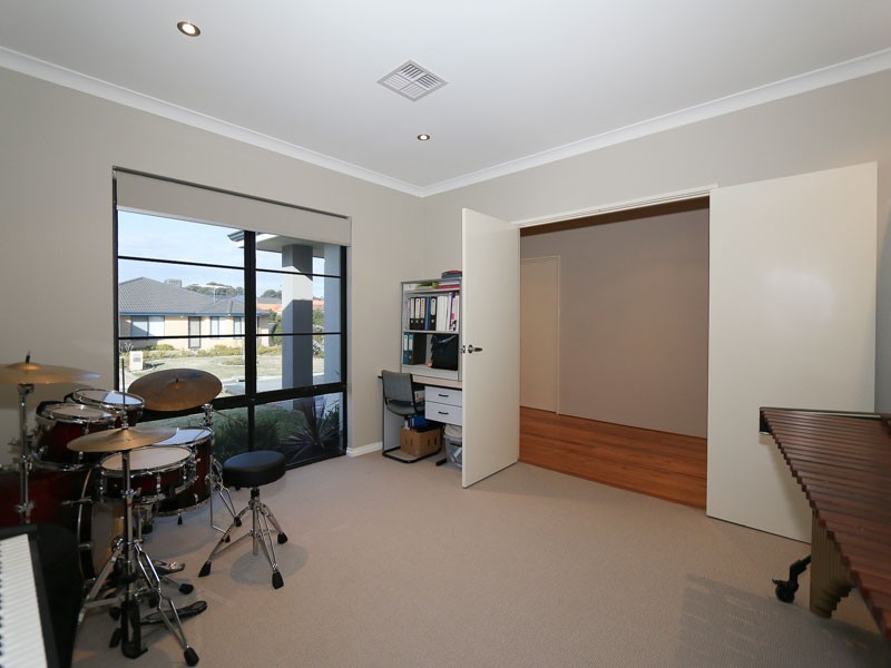 6 Bryanston Pass, Madeley WA 6065