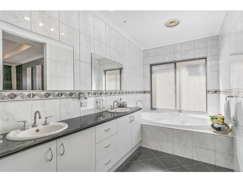 73 Regency Ave, Madeley WA 6065