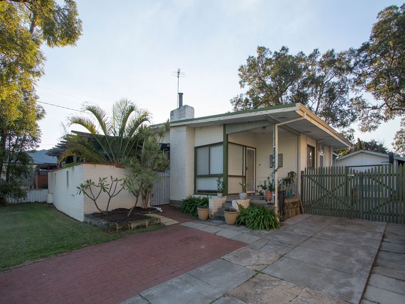 9 Gwelup Street, Karrinyup WA 6018