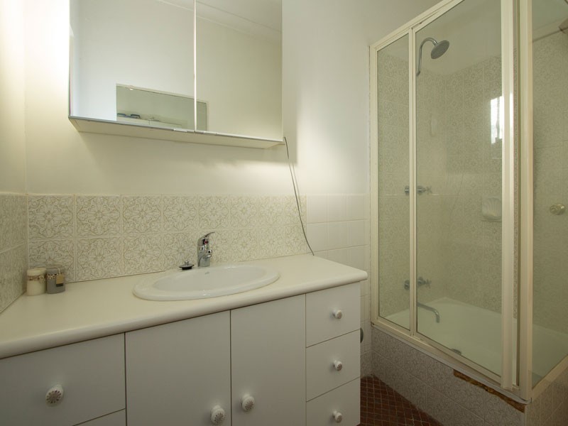 9 Gwelup Street, Karrinyup WA 6018