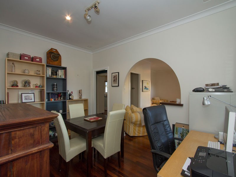 9 Gwelup Street, Karrinyup WA 6018