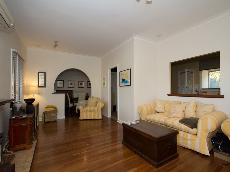 9 Gwelup Street, Karrinyup WA 6018