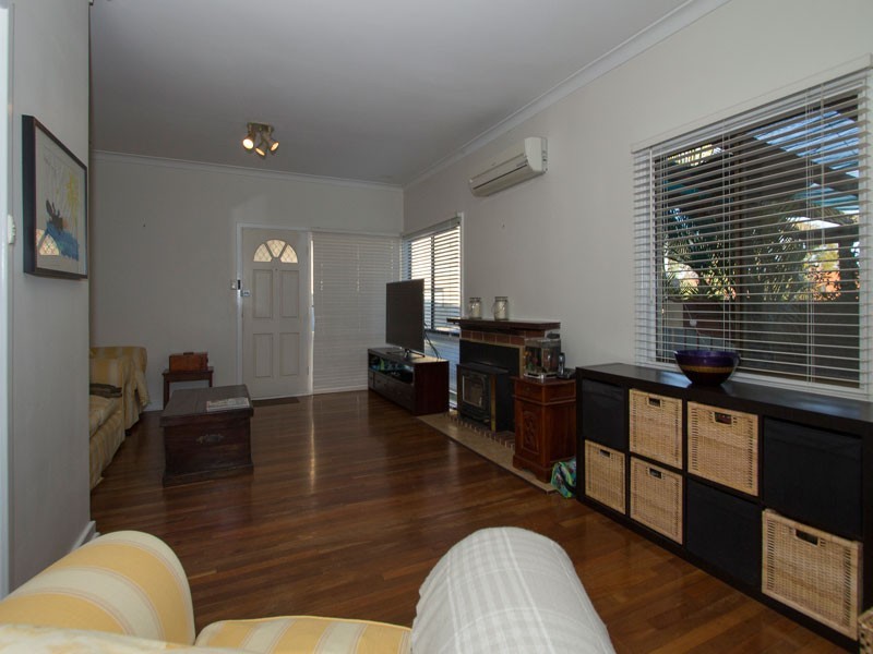 9 Gwelup Street, Karrinyup WA 6018