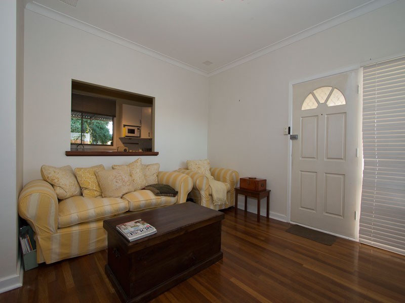 9 Gwelup Street, Karrinyup WA 6018