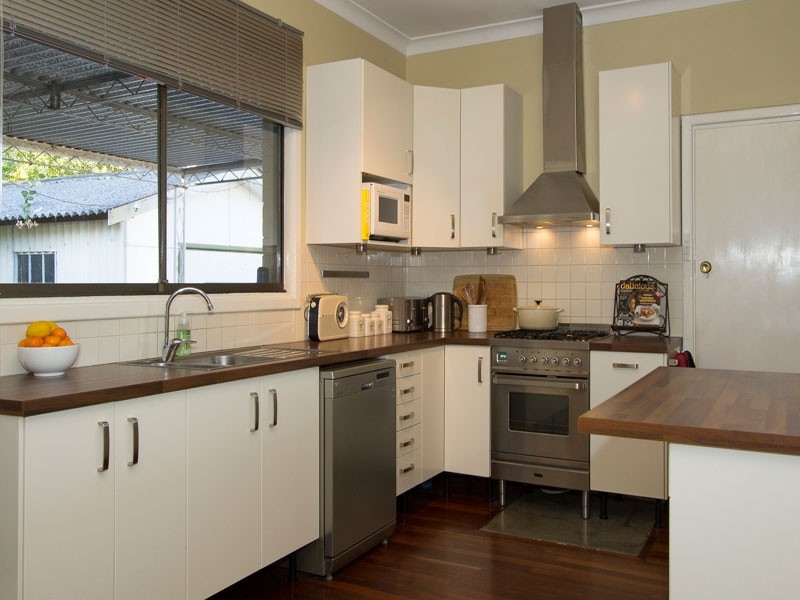 9 Gwelup Street, Karrinyup WA 6018